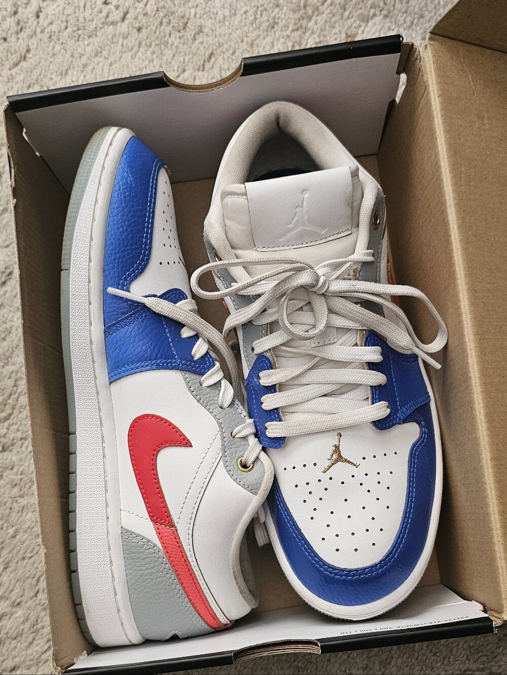 Air Jordan 1 Low SE - Picture 2 of 5